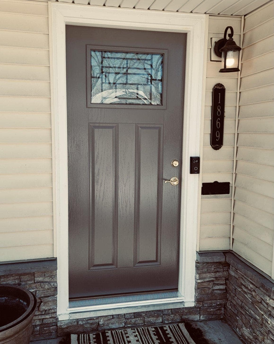 New entry door installation